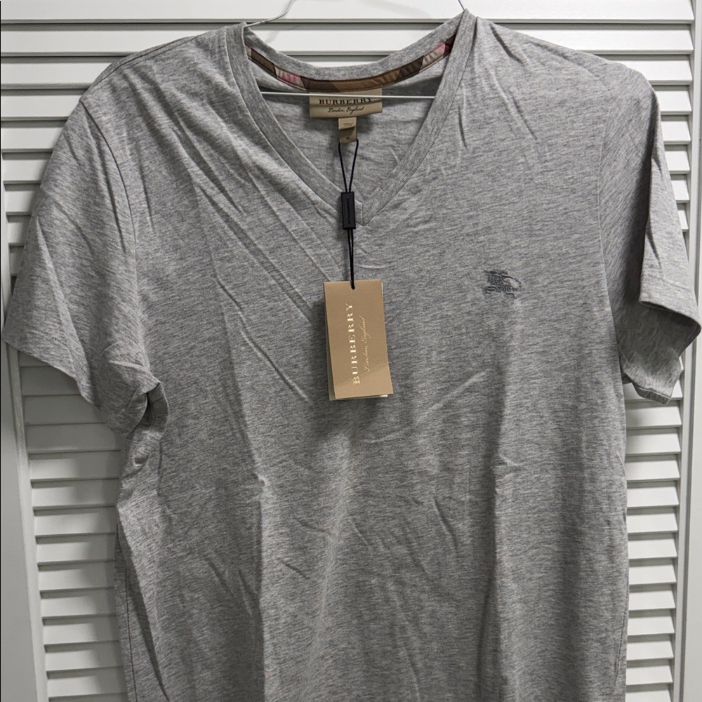 Burberry Light Gray V-Neck Men's Tee BRAND NEW size Medium